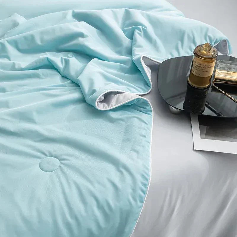 https://cdn.shopify.com/s/files/1/0723/5190/8097/files/cooling-blankets-smooth-air-condition-comforter-818126.webp?v=1729458195